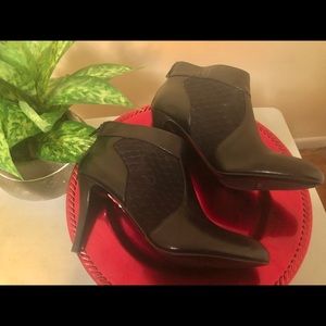 Boots, women’s black ankle 2 inch heels